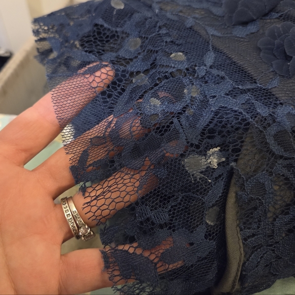 Mac Duggal Navy Flutter Sleeve Embellished Lace Gown Size 10 - Picture 6 of 6